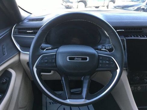 Used 2023 Jeep Grand Cherokee Limited image 11
