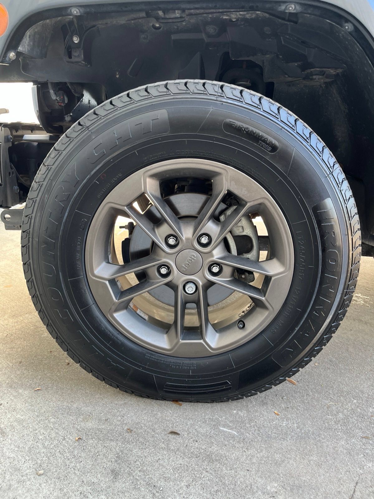 Used 2016 Jeep Wrangler Unlimited Sahara AWD/4WD image 27