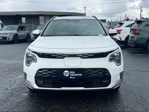 Certified 2024 Kia Niro Wave w/ Wave Preserve Package image 4