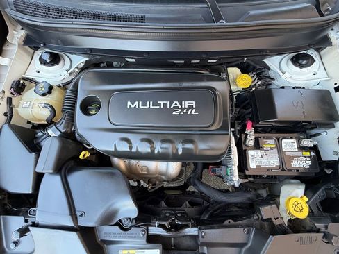 Used 2015 Jeep Cherokee Sport image 9