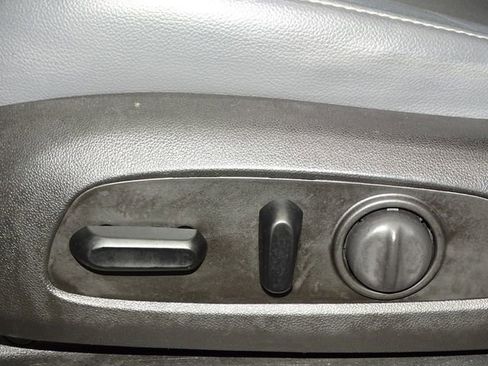 Used 2020 Chevrolet Traverse Premier image 28