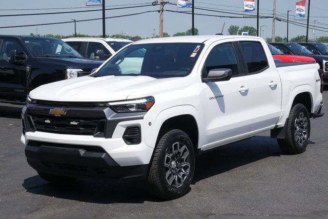 Used 2023 Chevrolet Colorado LT w/ LT Convenience Package III AWD/4WD image 7