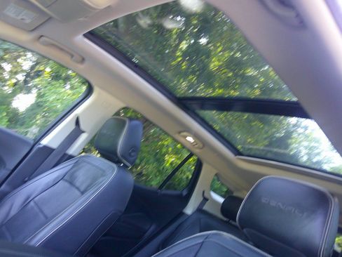 Used 2020 GMC Terrain Denali w/ Denali Premium Package AWD/4WD image 41