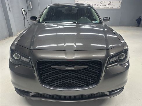 Used 2019 Chrysler 300 Touring w/ Sport Appearance Package RWD image 10