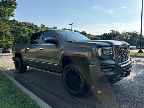 Used 2017 GMC Sierra 1500 Denali w/ Denali Ultimate Package AWD/4WD image 3