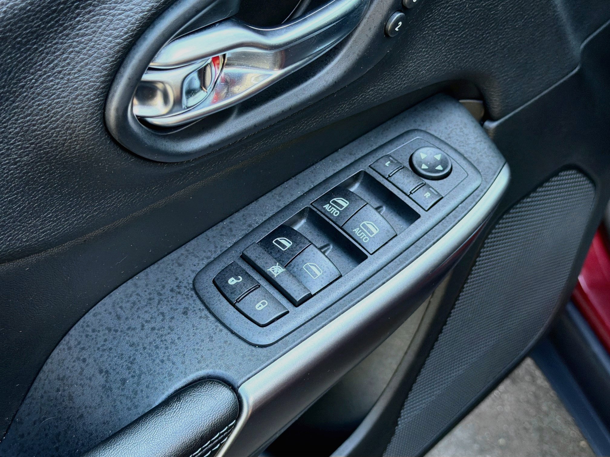Used 2019 Jeep Cherokee Limited w/ Luxury Group FWD image 15