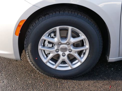 Used 2024 Chrysler Pacifica Touring-L image 15