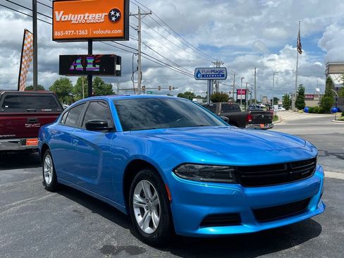 Used 2023 Dodge Charger SXT w/ Cold Weather Package RWD image 2