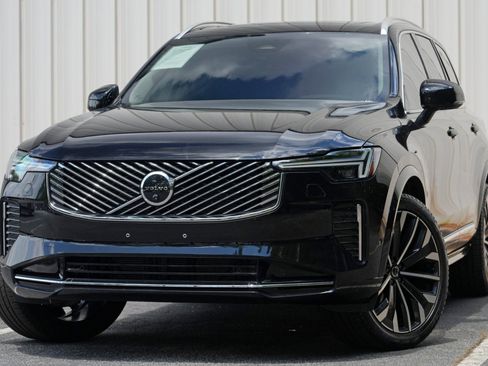 Used 2025 Volvo XC90 B5 Ultra w/ Protection Package Premier AWD/4WD image 3