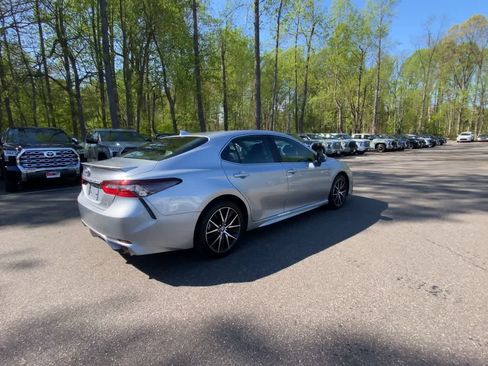 Used 2024 Toyota Camry SE FWD image 11