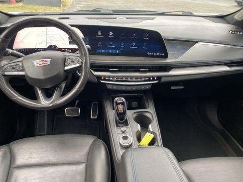 Used 2024 Cadillac XT4 Sport image 3