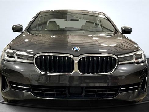 Used 2021 BMW 530i xDrive w/ Premium Package image 3