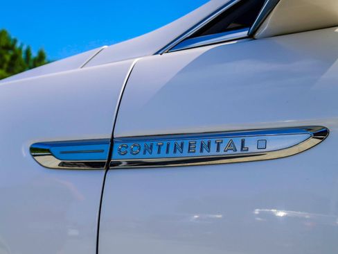 Used 2017 Lincoln Continental Reserve w/ Luxury Package AWD/4WD image 3