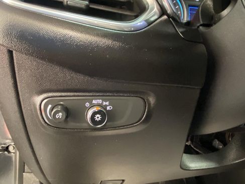 Used 2020 Chevrolet Equinox LT FWD image 19