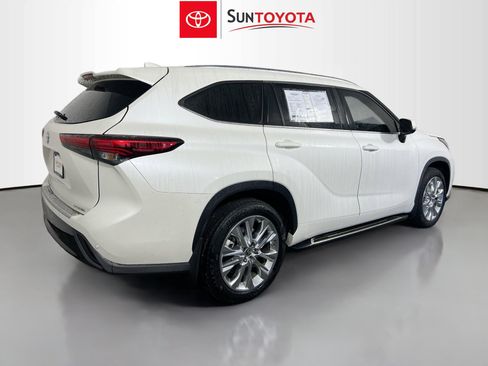 Used 2020 Toyota Highlander Limited FWD image 4