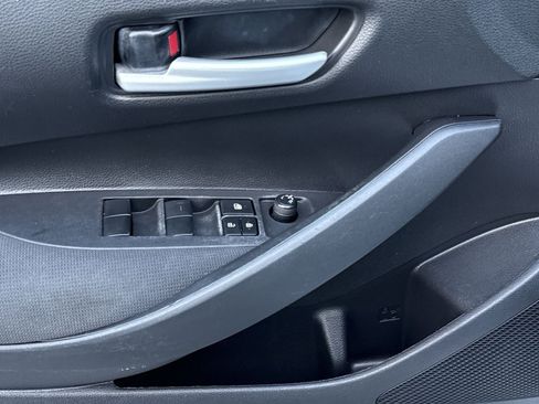 Used 2021 Toyota Corolla LE FWD image 15