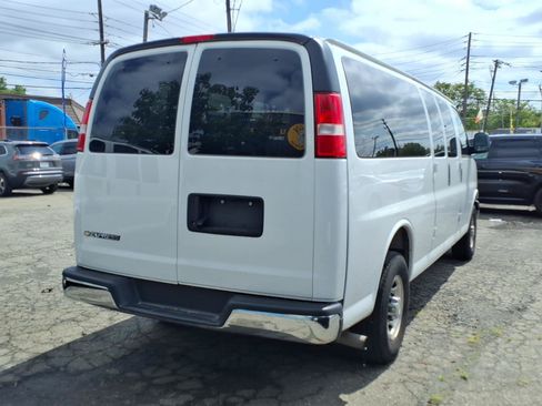 Used 2025 Chevrolet Express 3500 LT w/ LT Preferred Equipment Group RWD image 7