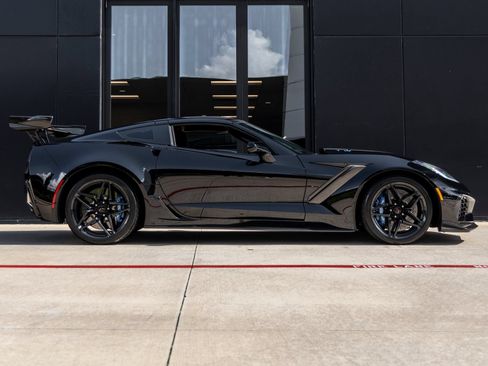 Used 2019 Chevrolet Corvette ZR1 w/ ZTK Track Performance Package RWD image 10
