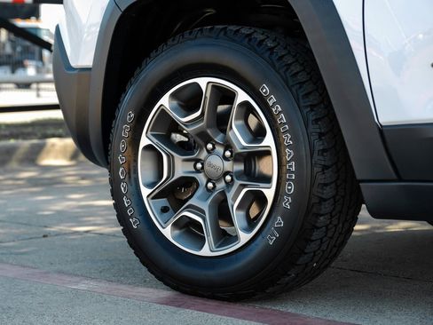 Used 2022 Jeep Cherokee Trailhawk w/ Premium Leather Package image 70