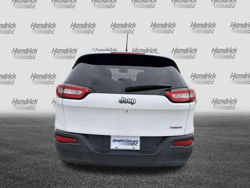 Used 2018 Jeep Cherokee Latitude Plus image 9