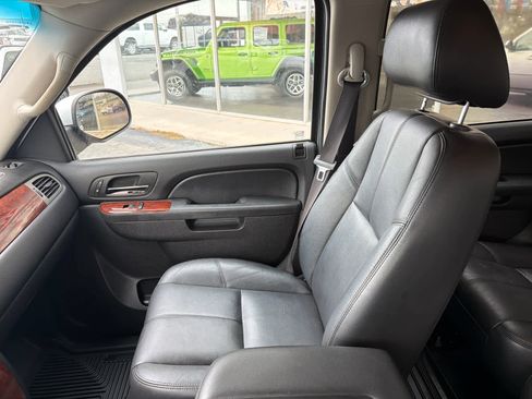 Used 2013 Chevrolet Avalanche LT image 28