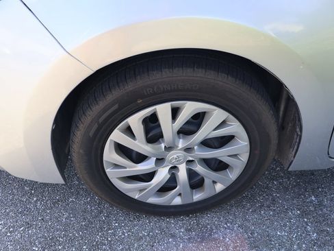 Used 2015 Toyota Corolla LE FWD image 4
