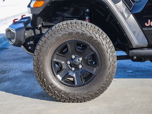 Certified 2022 Jeep Gladiator Mojave w/ Cold Weather Group image 11