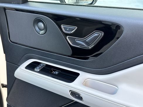 New 2026 Lincoln Aviator Reserve image 7