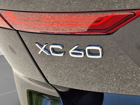Used 2024 Volvo XC60 B5 Ultimate w/ Protection Package Premier AWD/4WD image 33