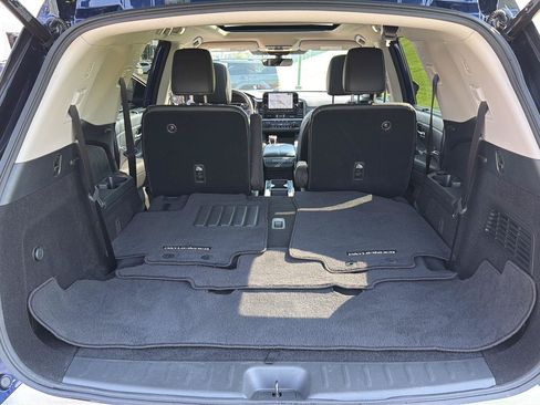 Used 2024 Nissan Pathfinder SL w/ SL Premium Package FWD image 35