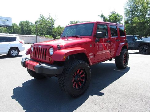 Used 2012 Jeep Wrangler Unlimited Sahara w/ Connectivity Group AWD/4WD image 8