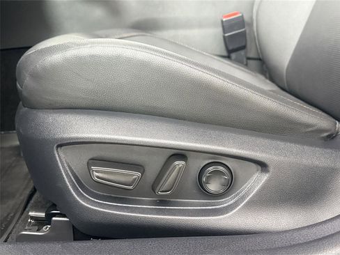 Used 2025 Toyota Camry XLE image 31