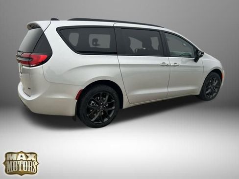 New 2026 Chrysler Pacifica Select image 9