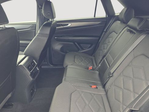 Certified 2025 Volkswagen Atlas Cross Sport SE AWD/4WD image 10