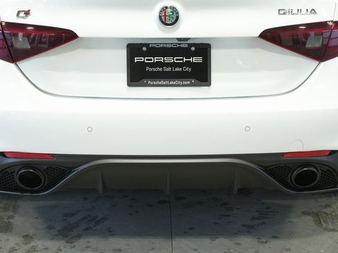 Used 2022 Alfa Romeo Giulia Veloce image 13