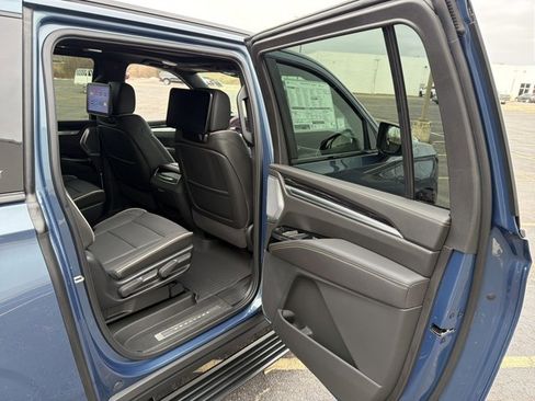 New 2026 Cadillac Escalade ESV Sport w/ Touring Package image 32