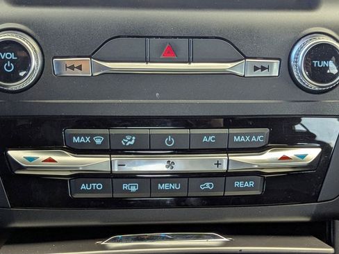 Certified 2020 Ford Explorer XLT image 27