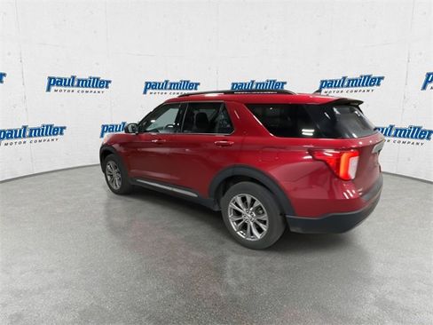 Used 2022 Ford Explorer XLT w/ Equipment Group 202A image 8