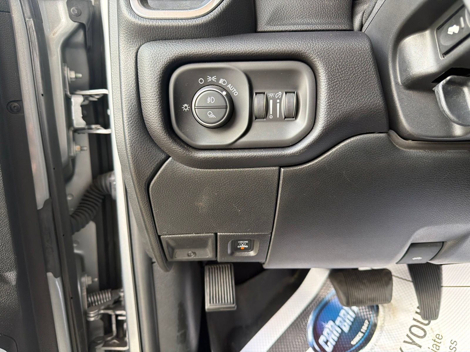 Used 2021 RAM 2500 Laramie w/ Chrome Appearance Group RWD image 12
