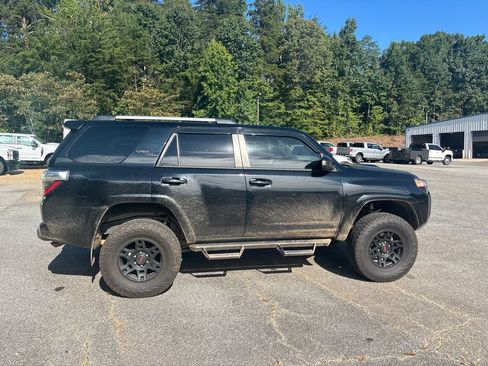 Used 2018 Toyota 4Runner TRD Off-Road AWD/4WD image 4
