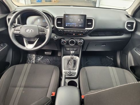 Used 2025 Hyundai Venue SEL FWD image 15
