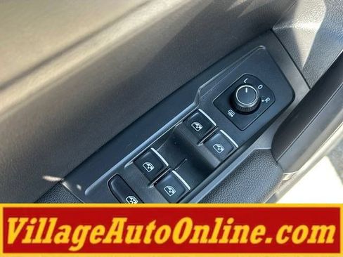 Used 2018 Volkswagen Tiguan SEL AWD/4WD image 10