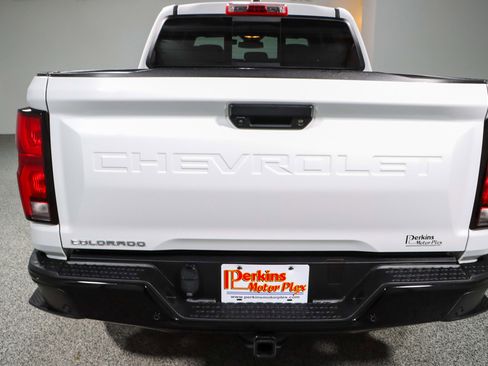 Used 2024 Chevrolet Colorado Z71 w/ Z71 Convenience Package 2 AWD/4WD image 8