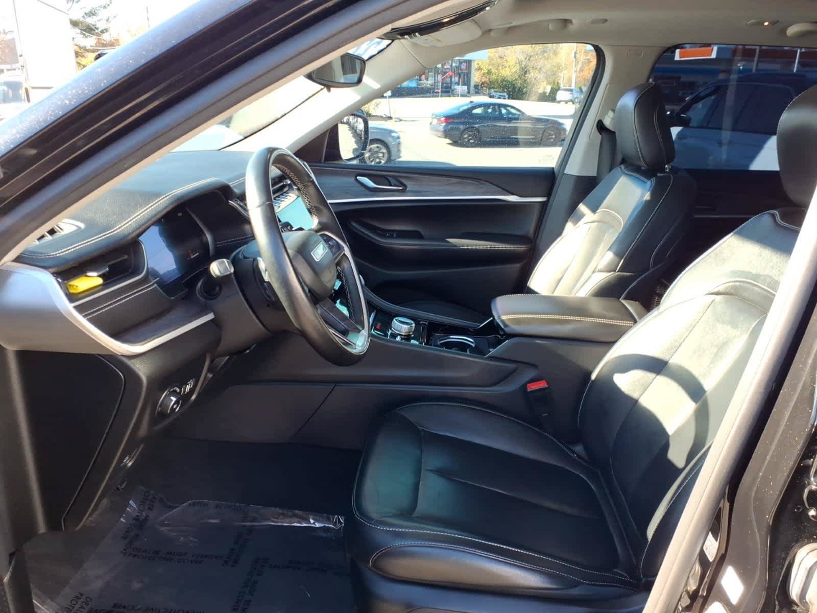 Used 2022 Jeep Grand Cherokee Limited AWD/4WD image 10