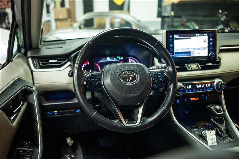Used 2019 Toyota RAV4 Limited w/ Carpet Mat Package FWD image 16