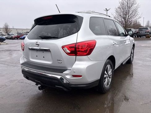 Used 2018 Nissan Pathfinder SV image 11