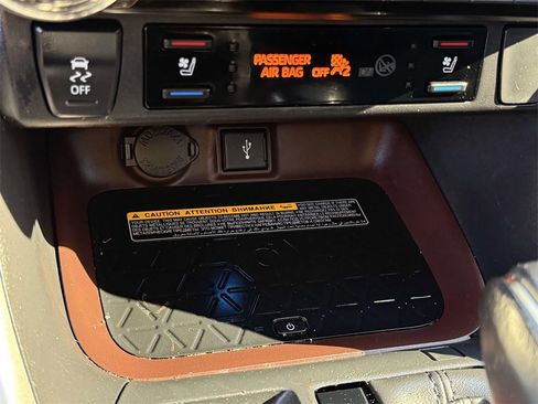 Used 2021 Toyota RAV4 Limited image 22