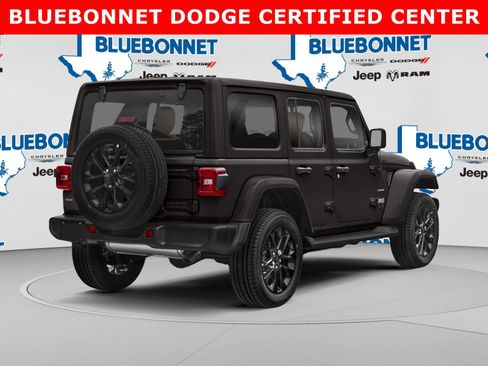 Used 2022 Jeep Wrangler Unlimited Sahara AWD/4WD image 2