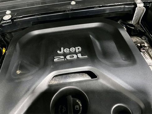 Used 2021 Jeep Wrangler Unlimited Sahara image 32