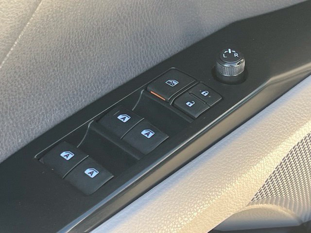 Used 2019 Toyota Camry SE w/ Protection Package (Q2) FWD image 12